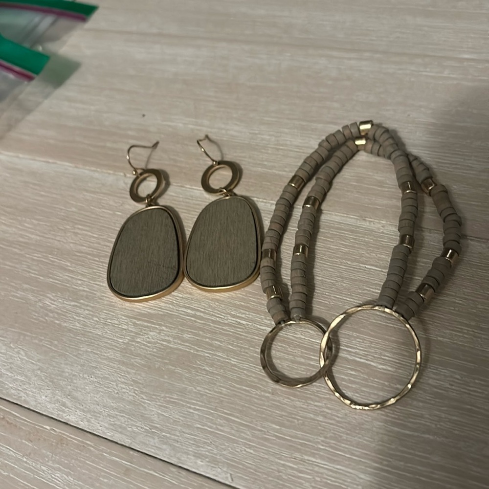 Bracelet and earring set